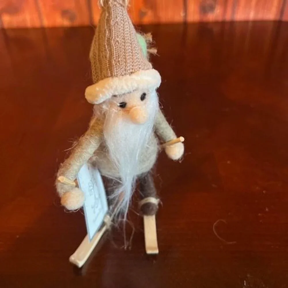 Vintage style Wool‎ & Felt Skiing Santa Claus Christmas Ornament with backpack